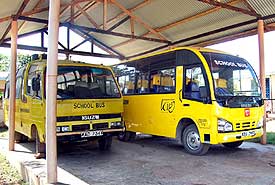 Der "alte" und "neue" KiD-Schulbus.